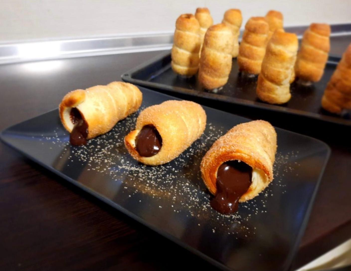 Kürtőskalács tölcsér csokipudinggal töltve